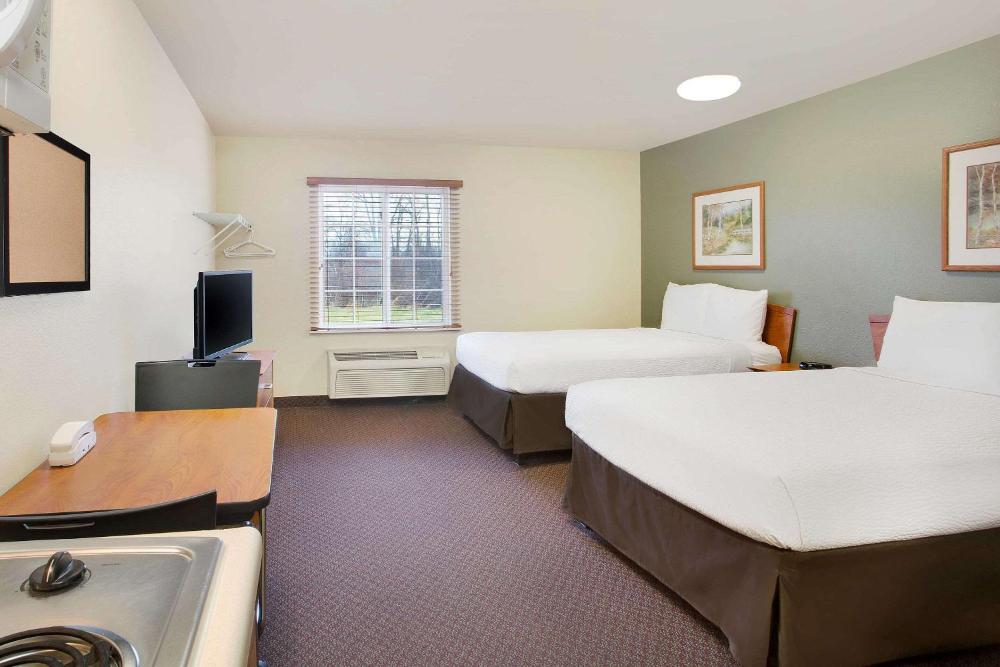 Queen Suite with Two Queen Beds - Non-Smoking interior